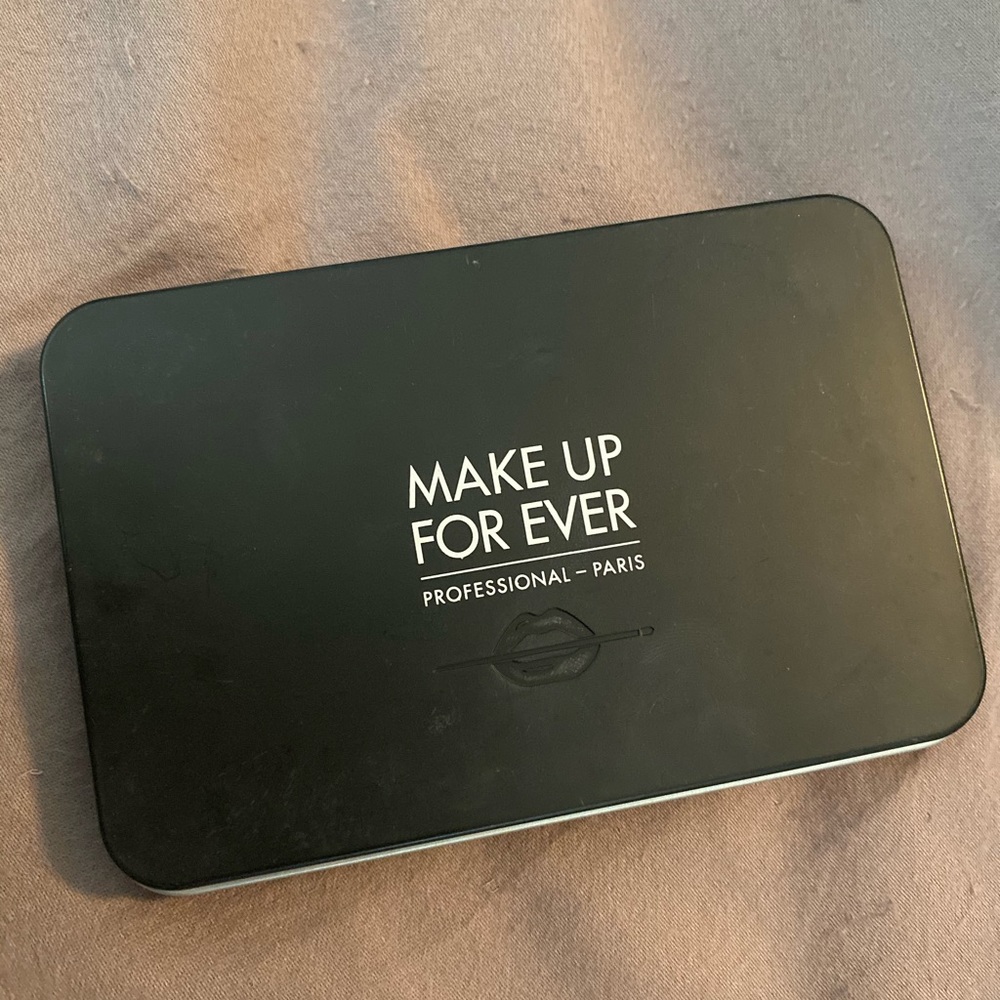 Make up for ever matte velvet skin y235